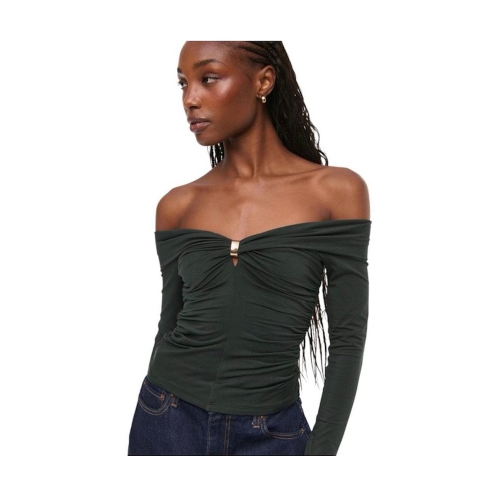 Abercrombie & Fitch Off The Shoulder Hardware Top in Green Size Medium